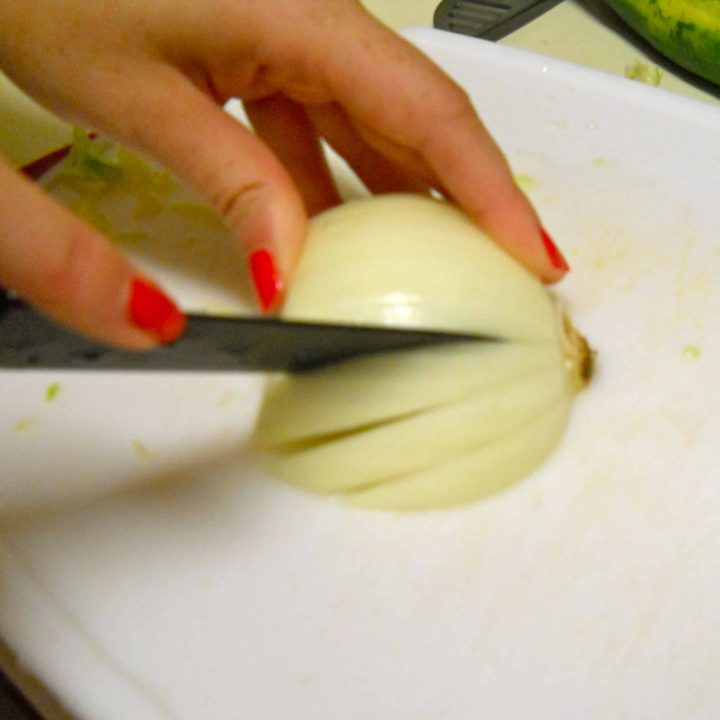 How to cut an onion