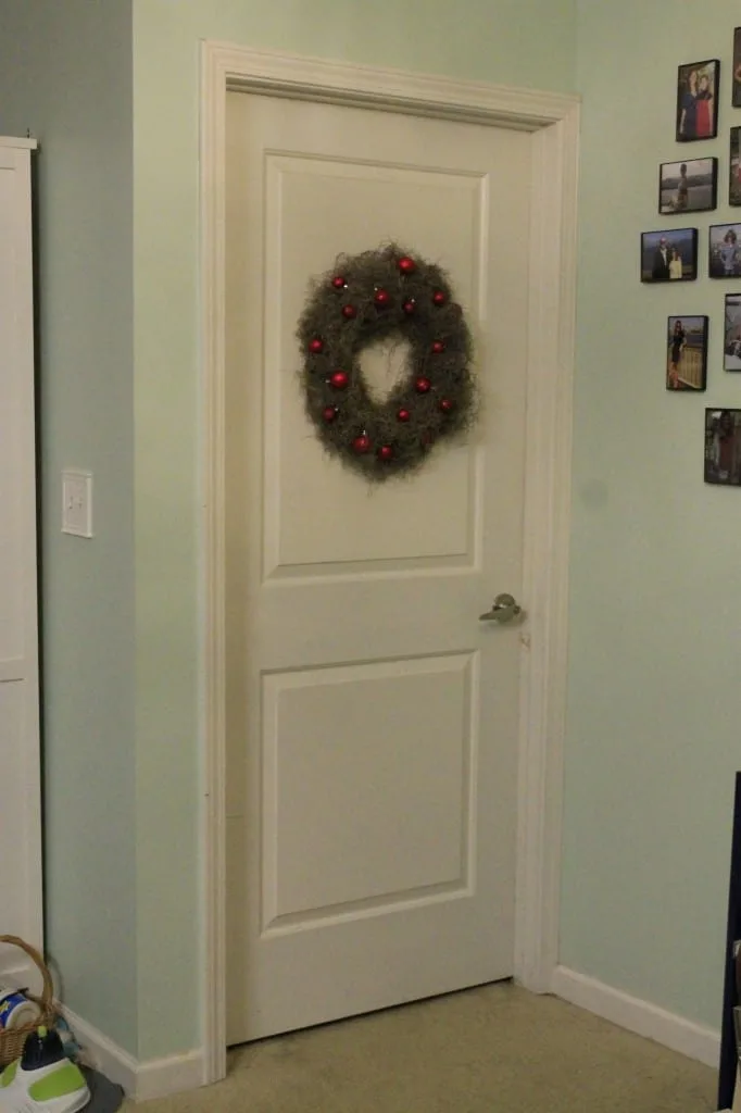 DIY Spanish Moss Coastal Christmas Wreath - Charleston Crafted