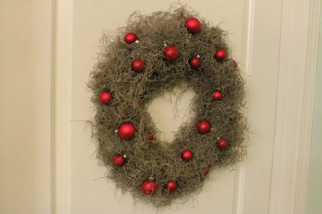 DIY Spanish Moss Coastal Christmas Wreath - Charleston Crafted