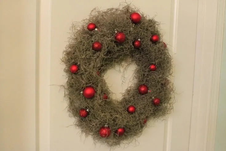 How to make a Spanish Moss wreath