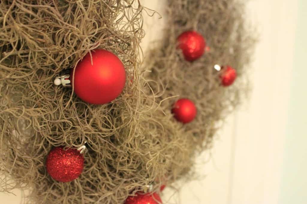 DIY Spanish Moss Coastal Christmas Wreath - Charleston Crafted