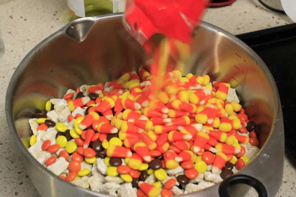 Halloween Puppy Chow - Charleston Crafted