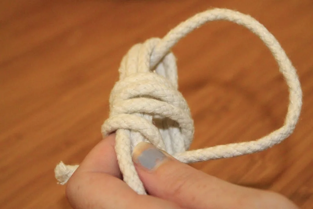 DIY Monkey Fist Knots for Wedding Decor - Charleston Crafted