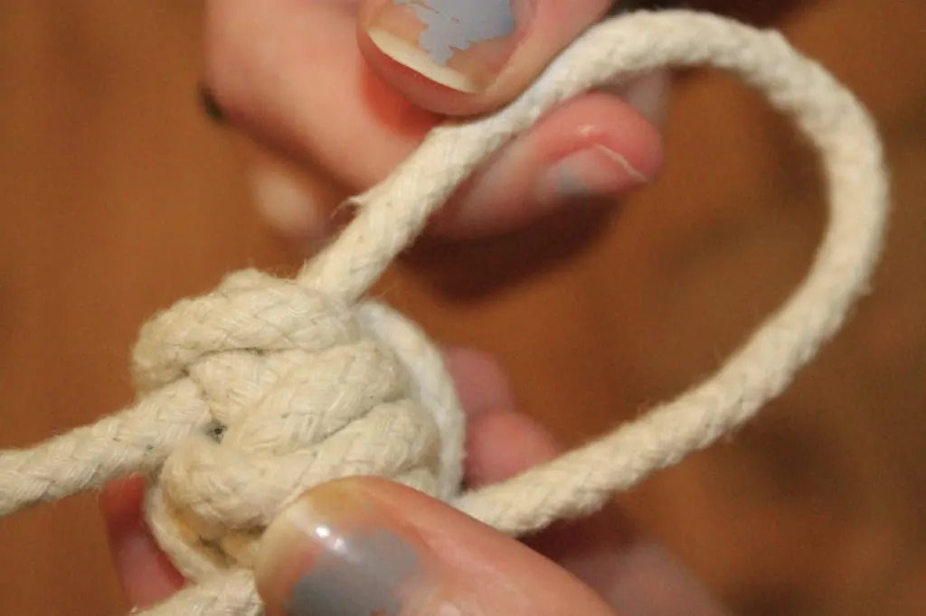 DIY Monkey Fist Knots for Wedding Decor - Charleston Crafted