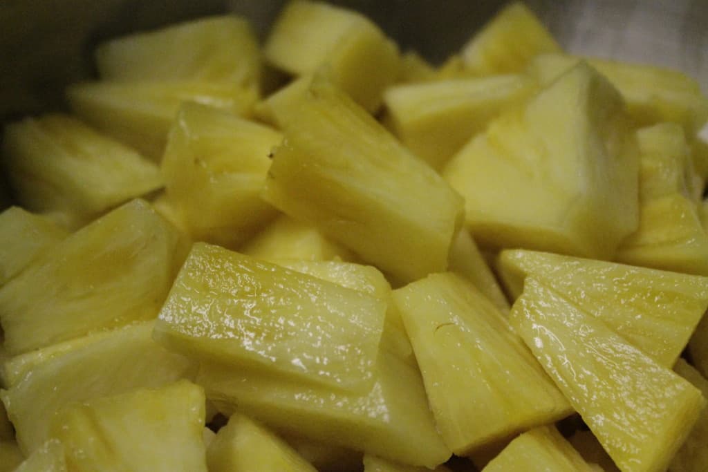 How to Cut a Pineapple - Charleston Crafted