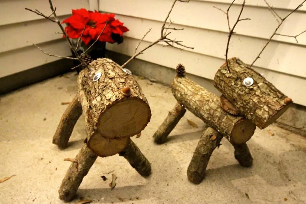 Easy DIY Wood Slice Reindeers! - Charleston Crafted