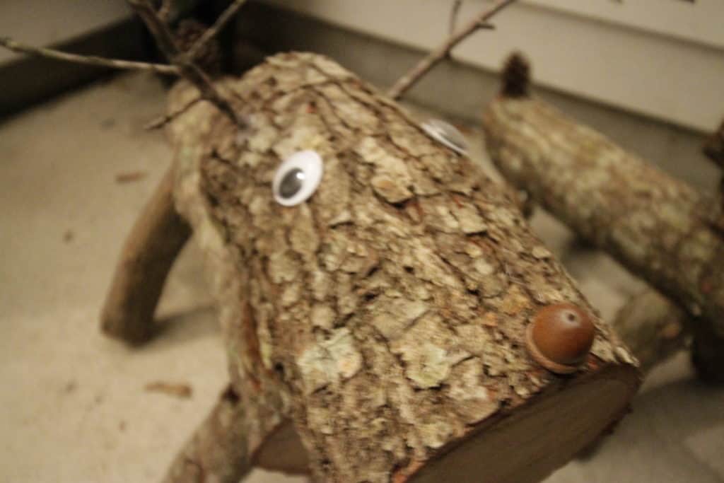 Easy DIY Wood Slice Reindeers! - Charleston Crafted
