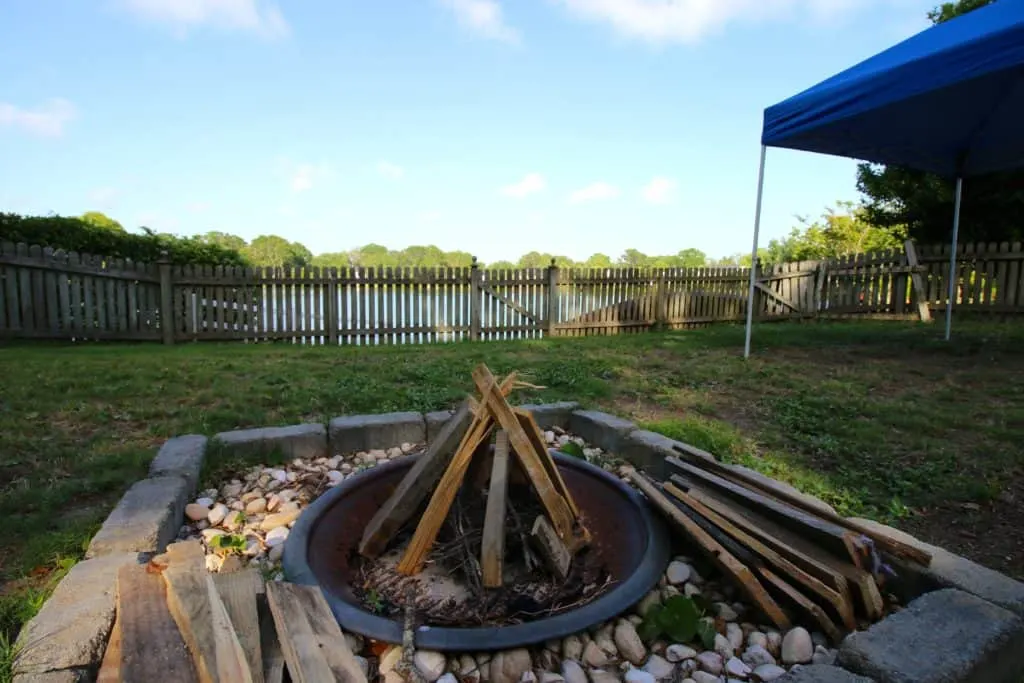 5 Tips for Hosting an Awesome Backyard Party - Build a Fire - Charleston Crafted