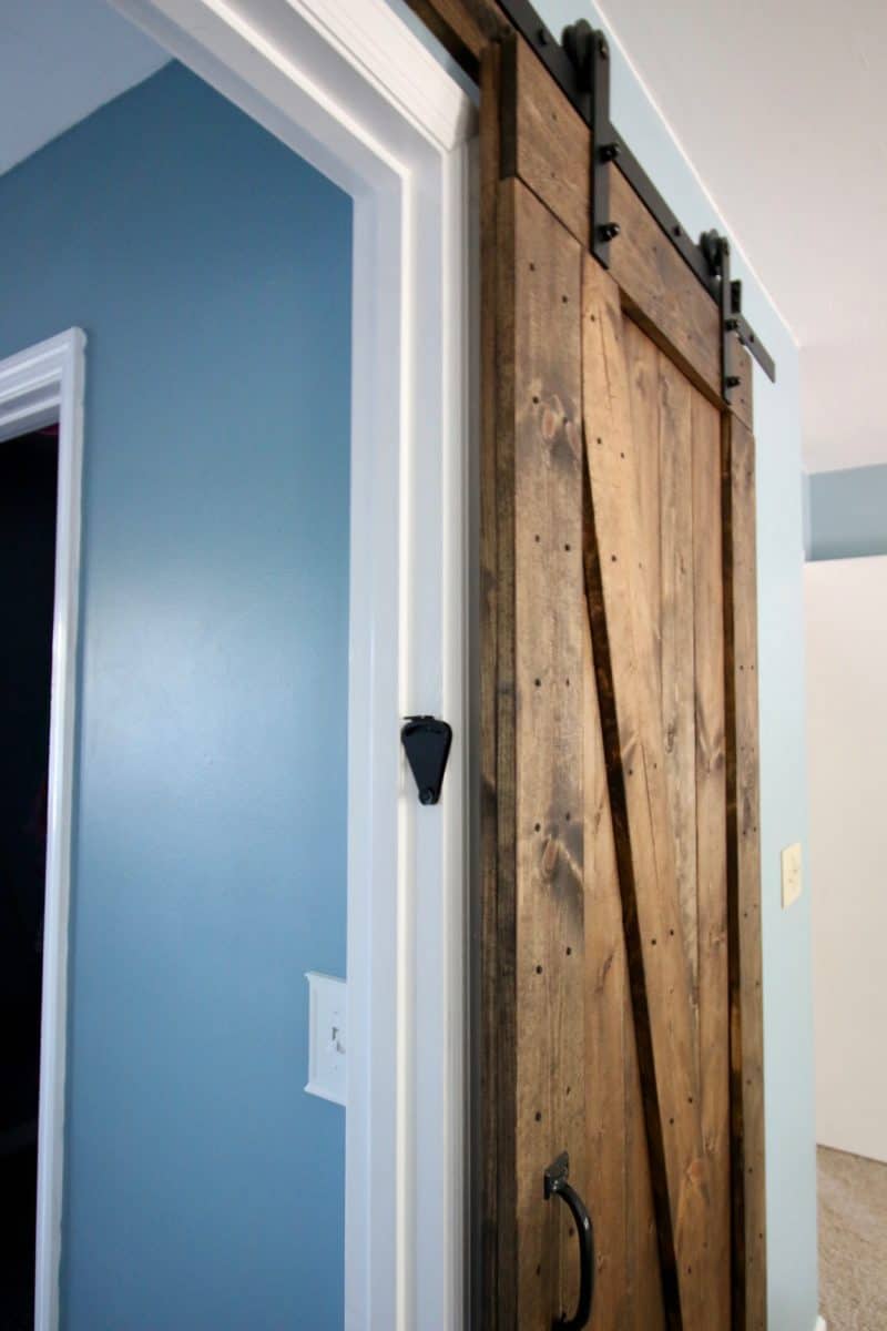 How to add a barn door lock