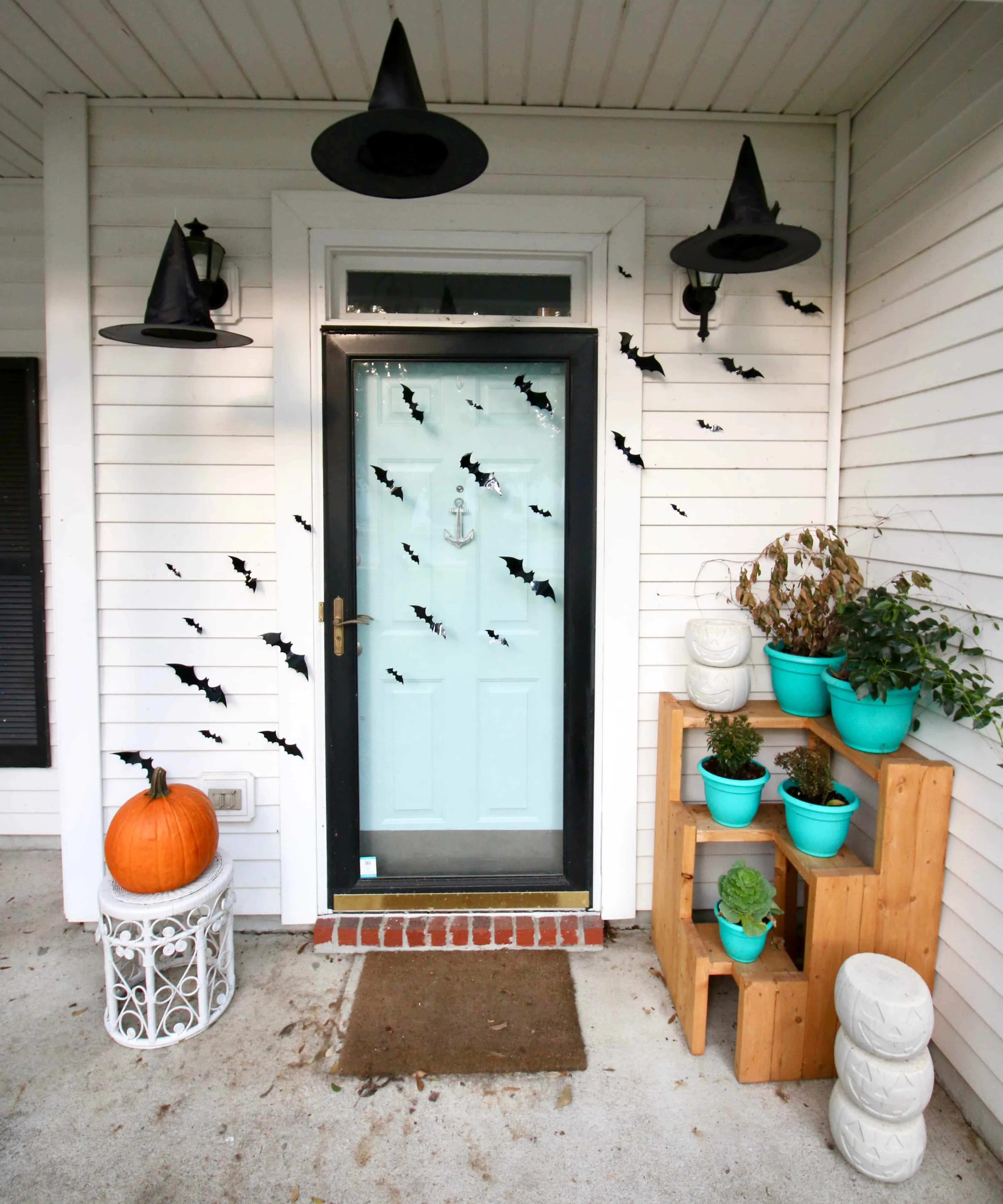 Spooky Halloween Porch Decor via Charleston Crafted