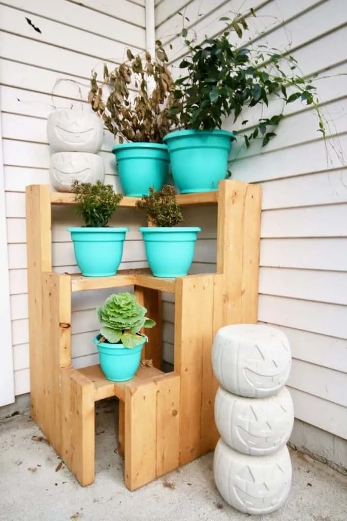 Spooky Halloween Porch Decor via Charleston Crafted