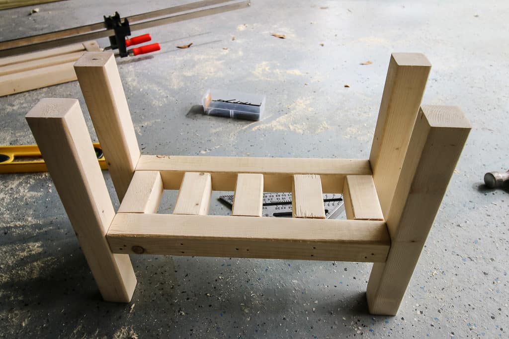 Easy DIY Foot Rest - office diys - under desk foot stools 