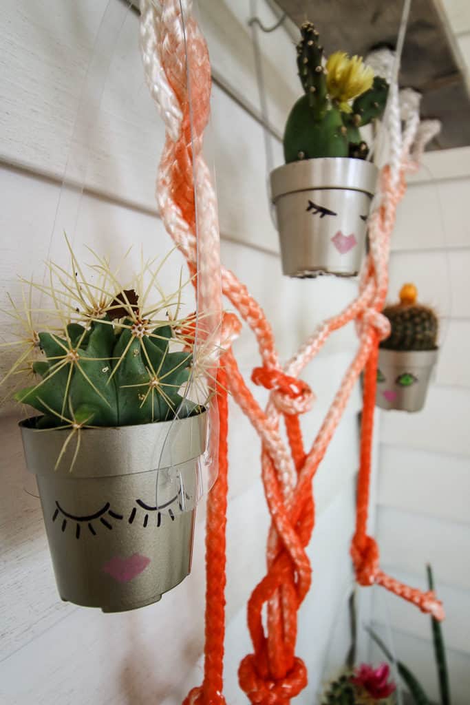 DIY macrame hanging plant holder - via Charleston Crafted