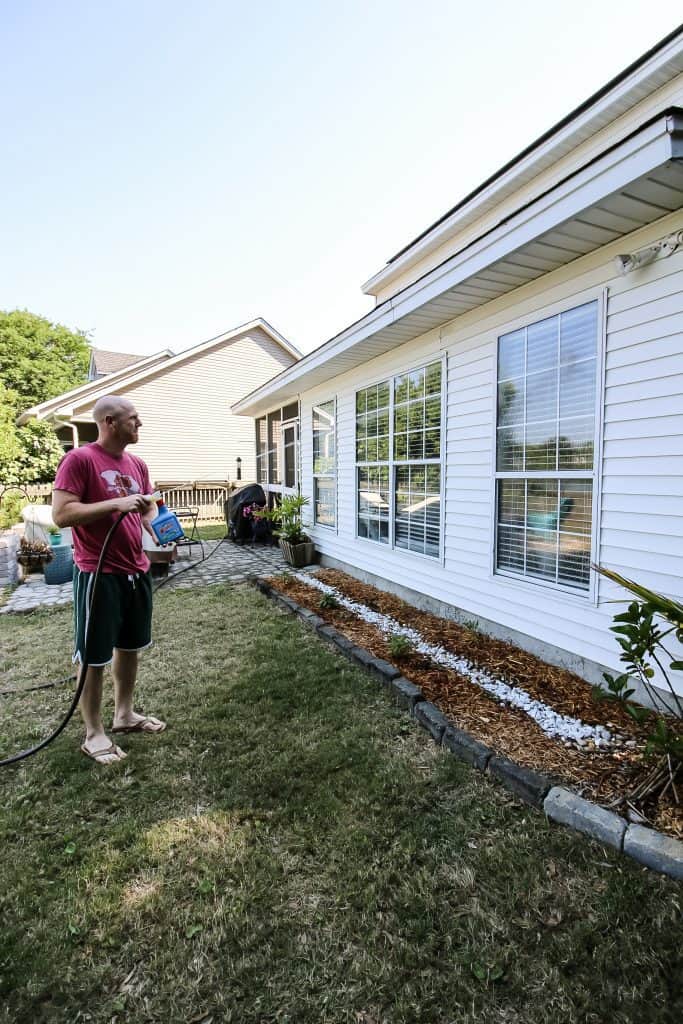 How to Clean Outdoor Windows with Windex Outdoor Sprayer