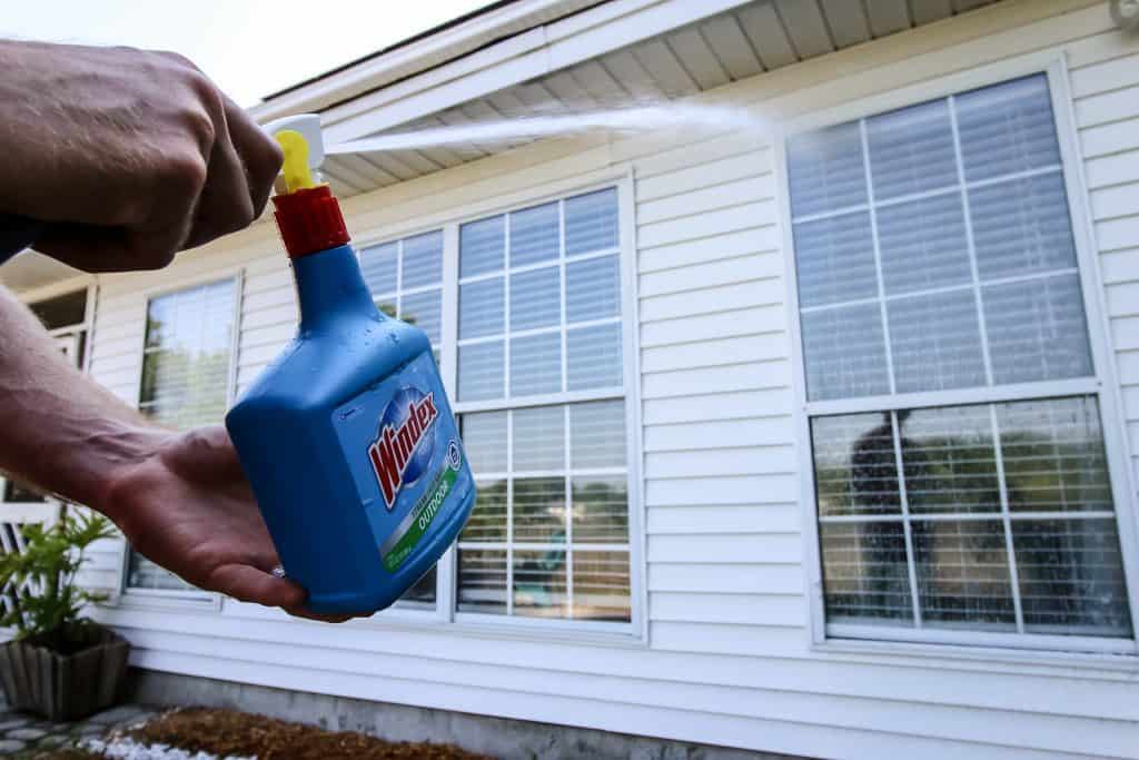 How to Clean Outdoor Windows with Windex Outdoor Sprayer