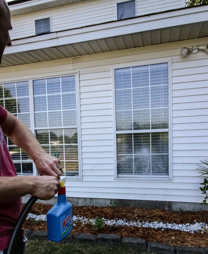 How to Clean Outdoor Windows with Windex Outdoor Sprayer