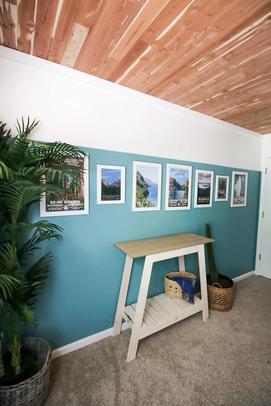 how to hang pictures in a straight line