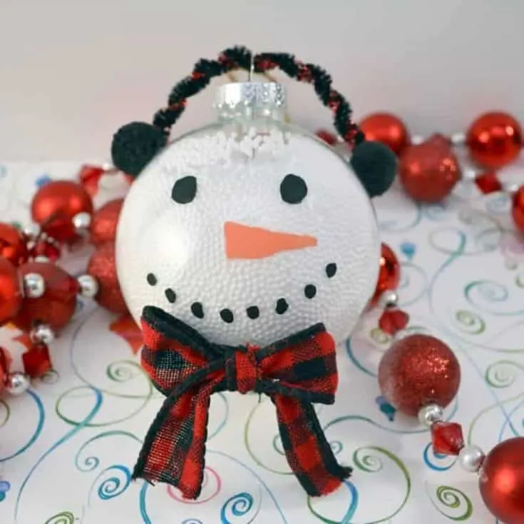 47 Plastic ball ornament decorating ideas