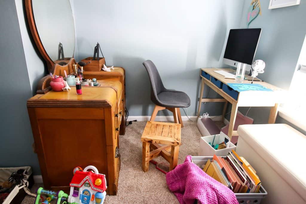 Old desk vanity area