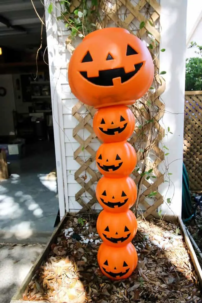 How to Make a DIY Plastic Pumpkin Topiary