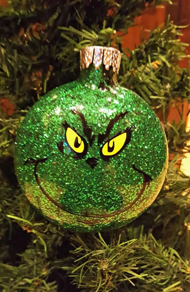 Super Easy Plastic Ornament Crafts