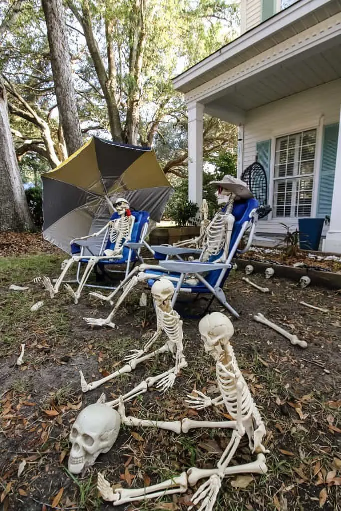 Skeleton Beach Day - a funny Halloween yard display