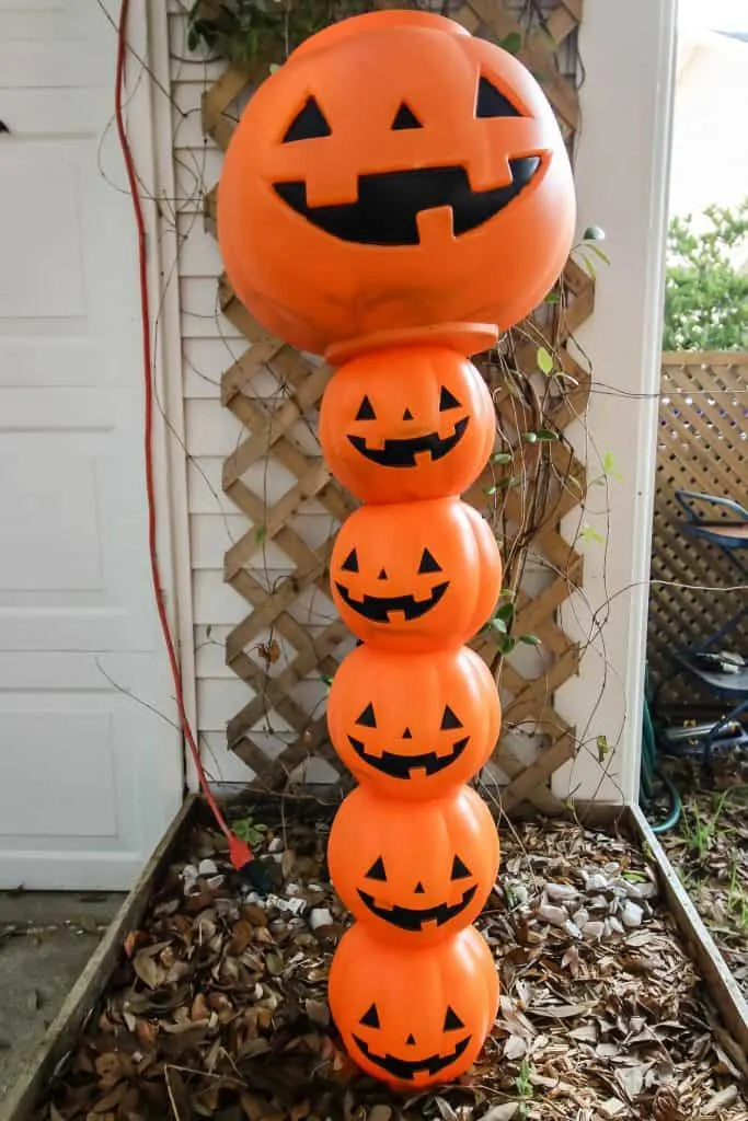 How to Make a DIY Plastic Pumpkin Topiary