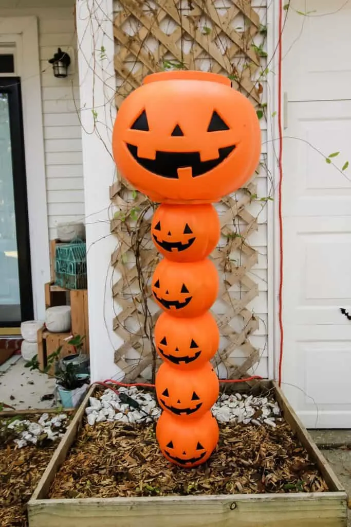 How to Make a DIY Plastic Pumpkin Topiary