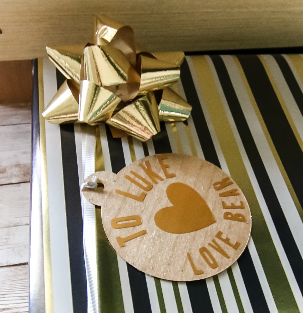 how to create gift tags on your Cricut