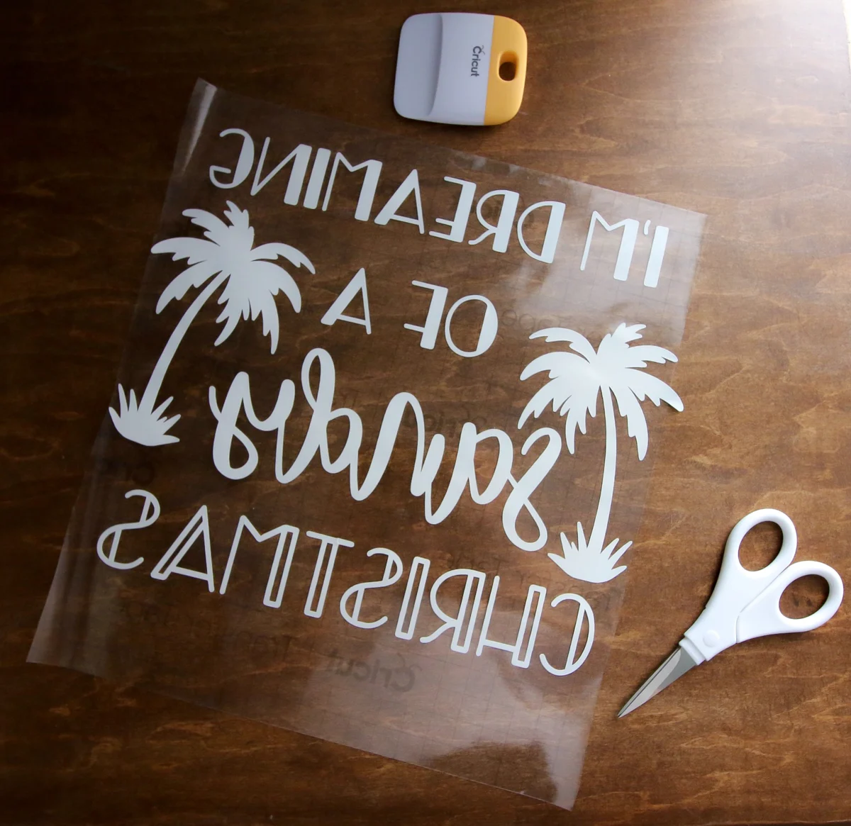 How to make a DIY wood and vinyl sign with a Cricut
