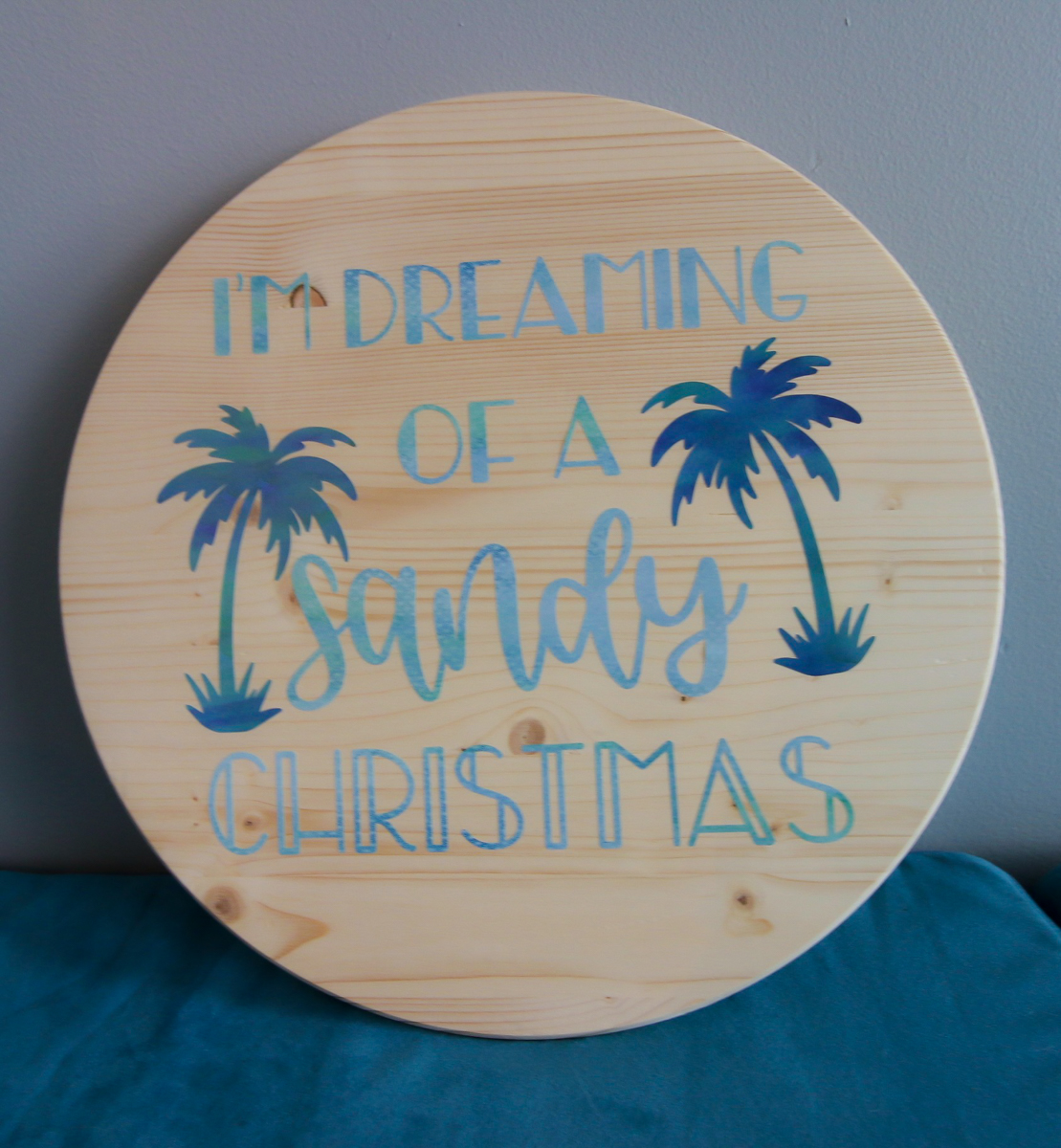 How to make a DIY wood and vinyl sign with a Cricut