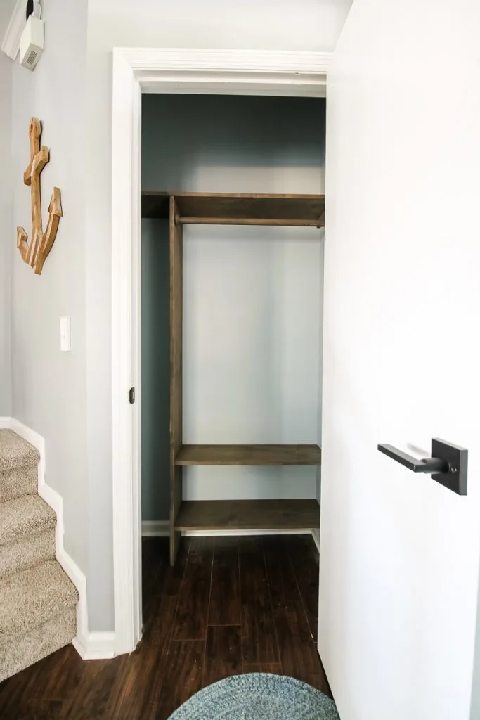 Entryway closet system