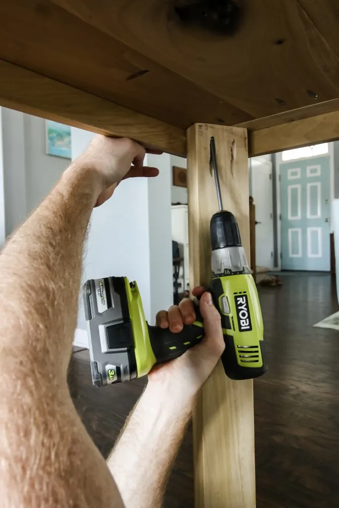 Connecting base to top of angled dining table