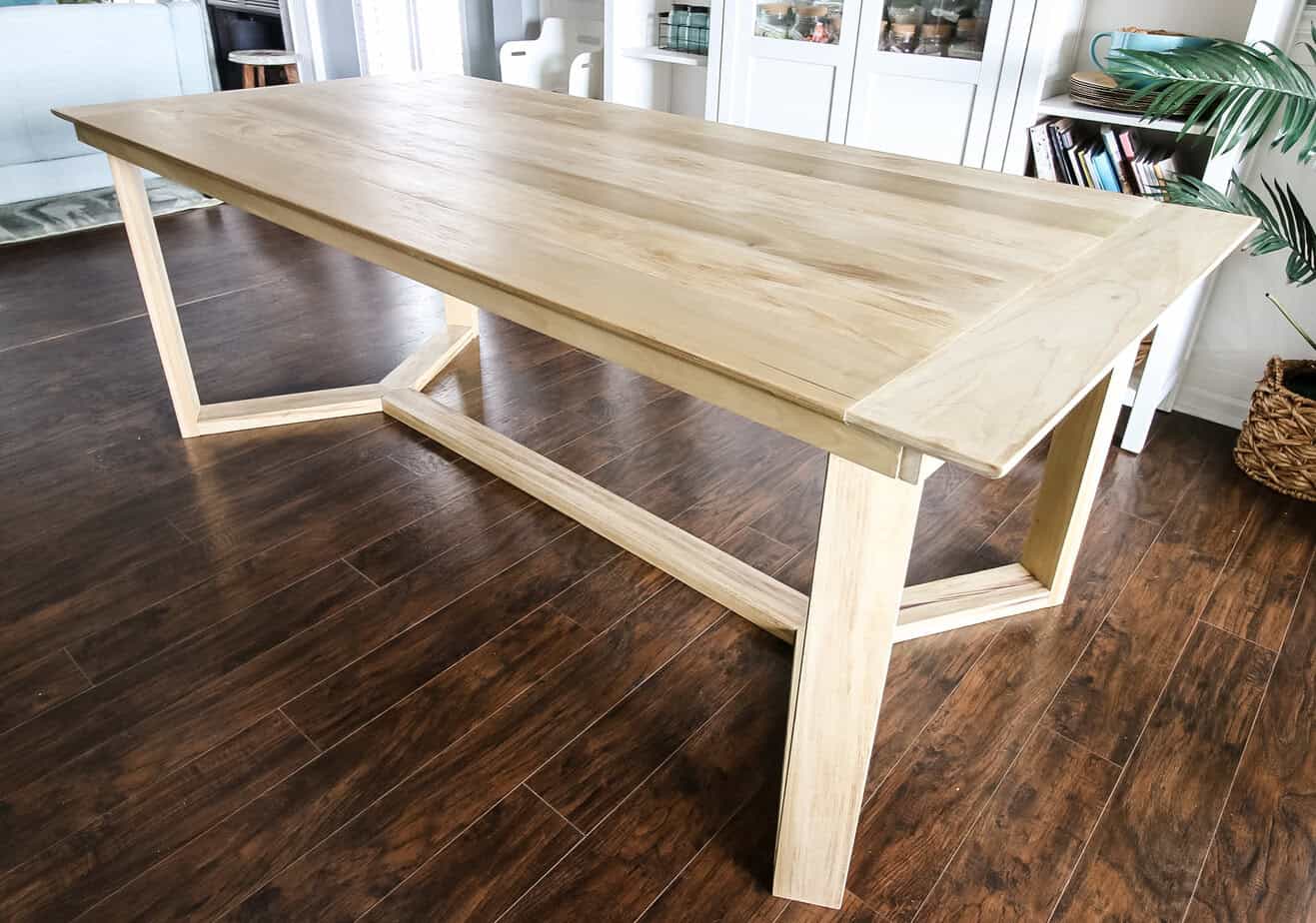 Full angled table