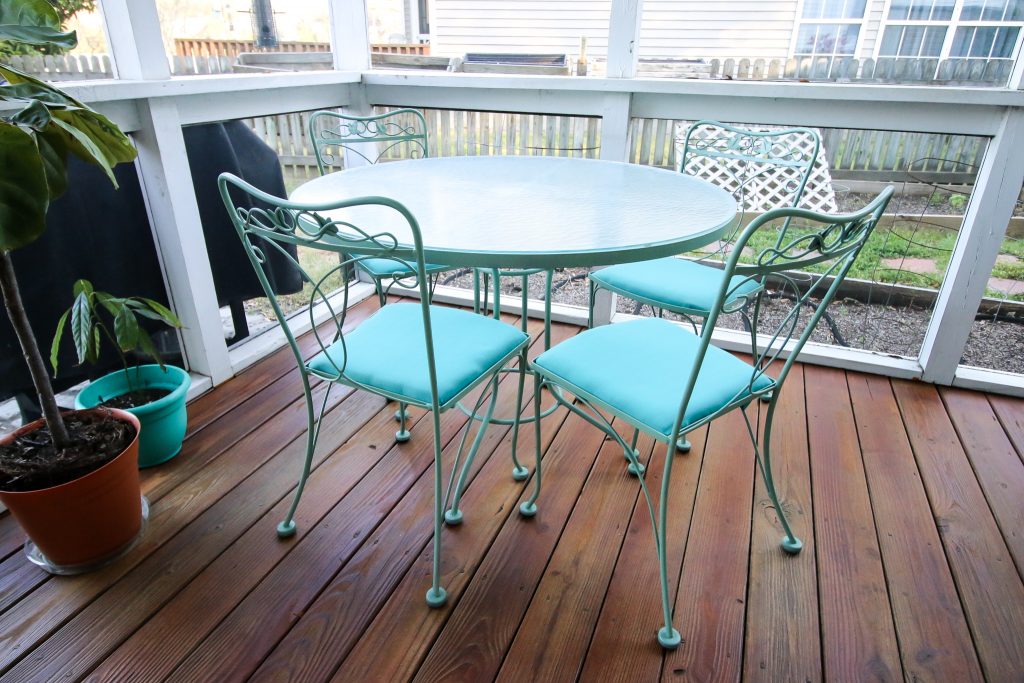 The best way to paint metal patio furniture