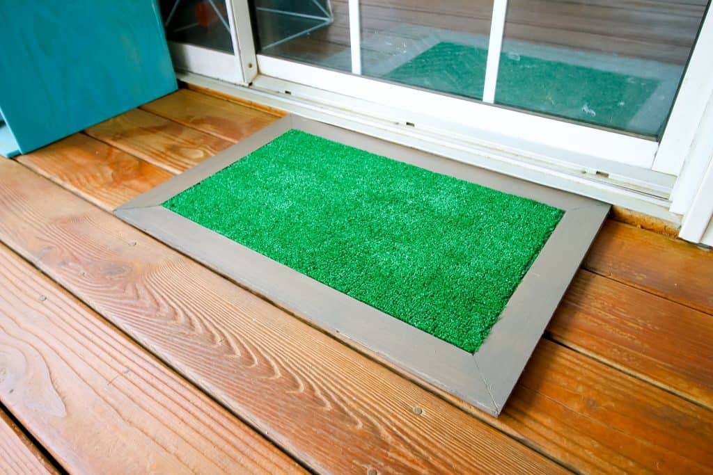 DIY astroturf doormat - Charleston Crafted