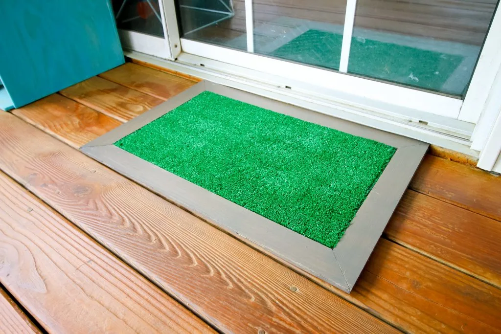 DIY astroturf doormat- with FREE PDF plans!