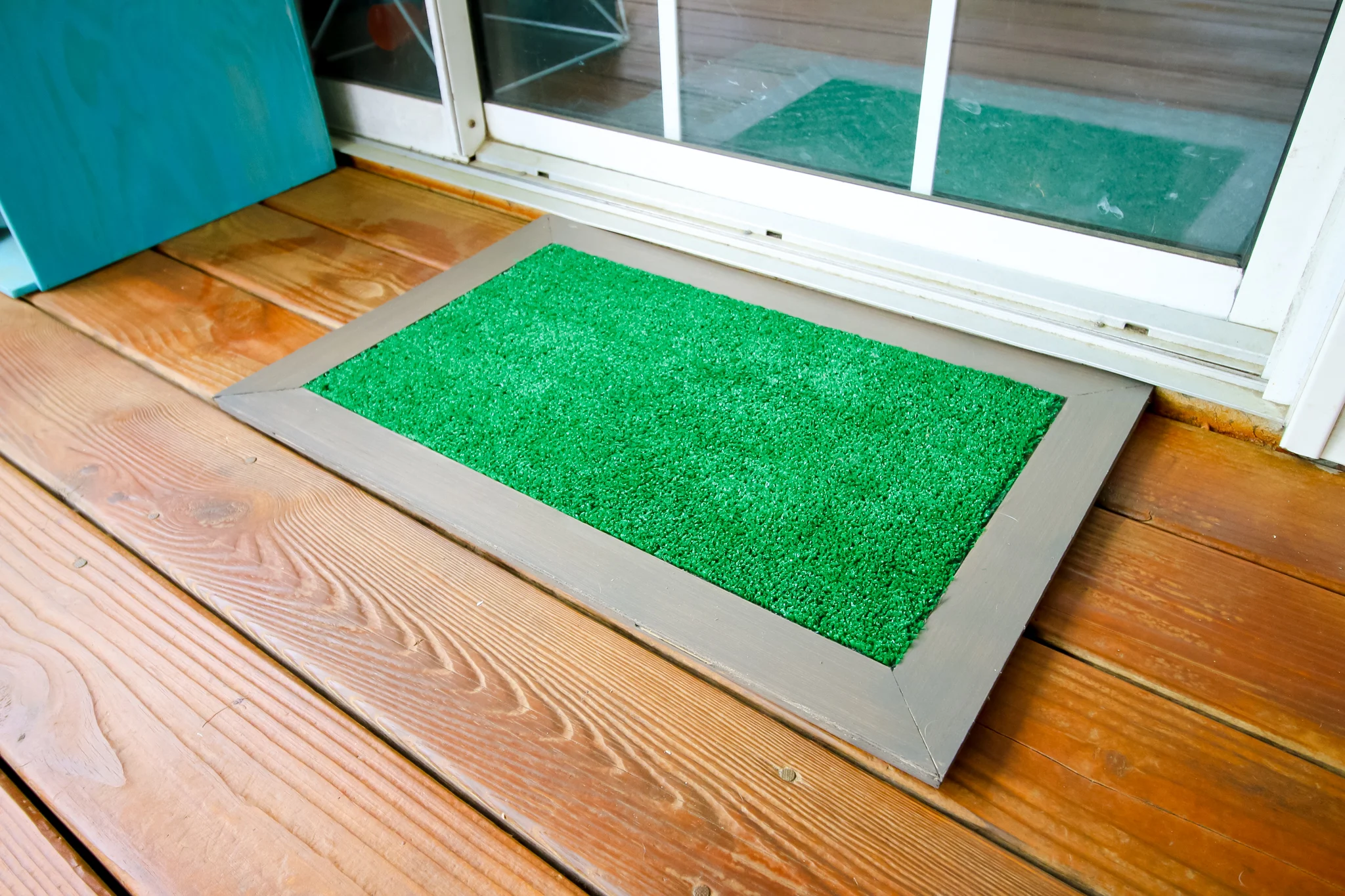 DIY astroturf doormat - Charleston Crafted