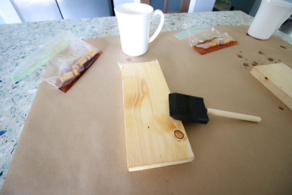 How to stain wood with tea