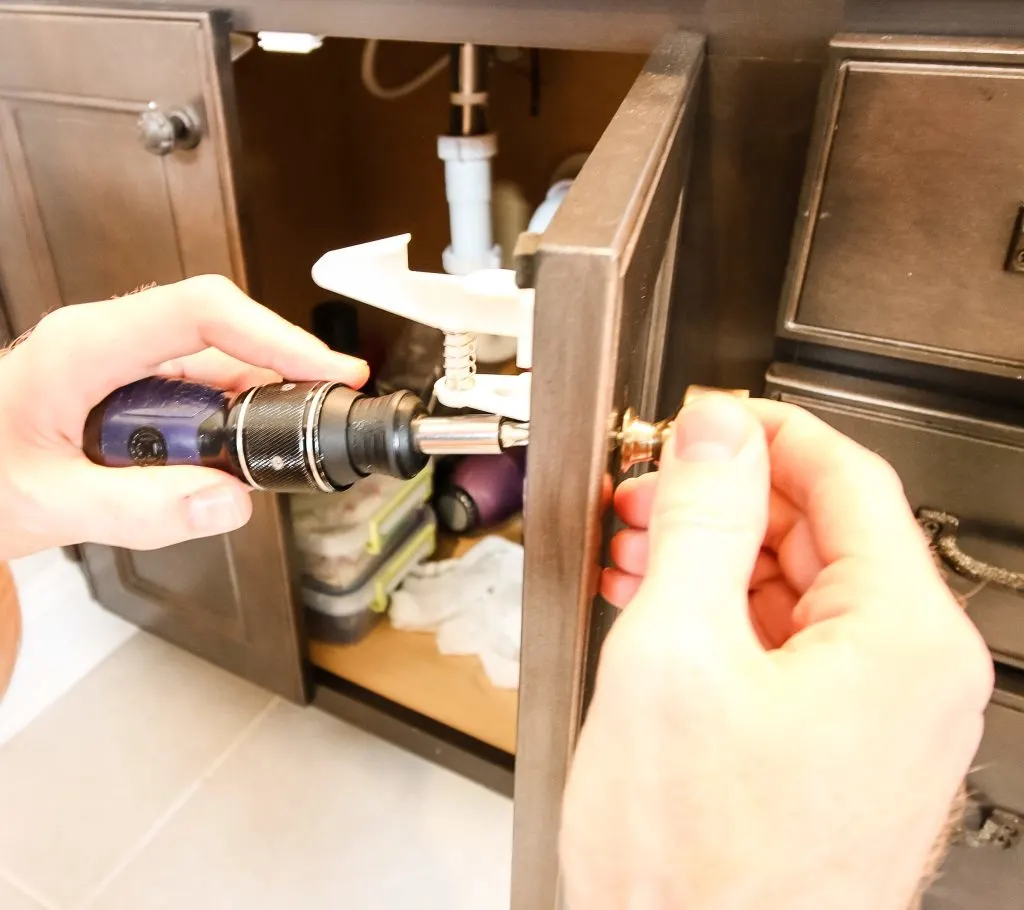 How to replace cabinet hardware