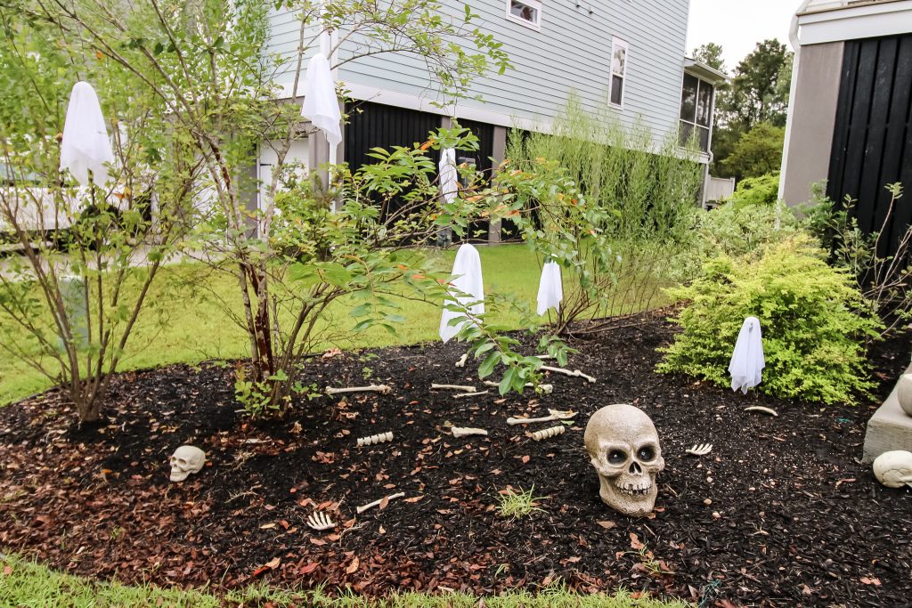 halloween ghosts in the front yard