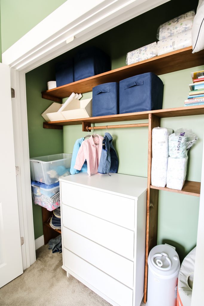 Horizontal and vertical boards in custom closet