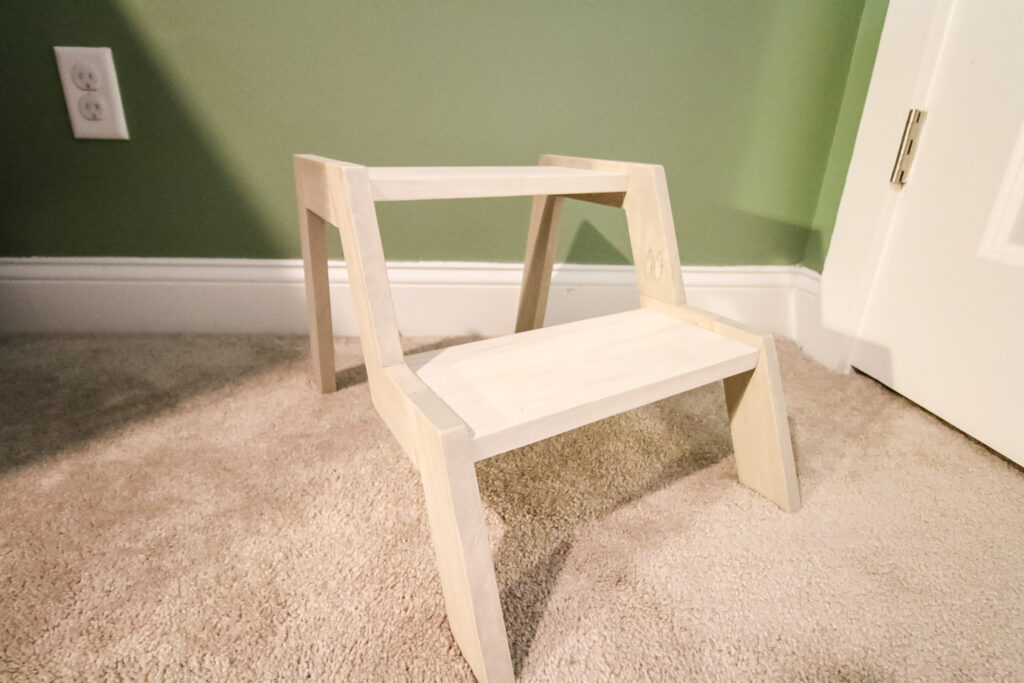 Final picture of modern step stool