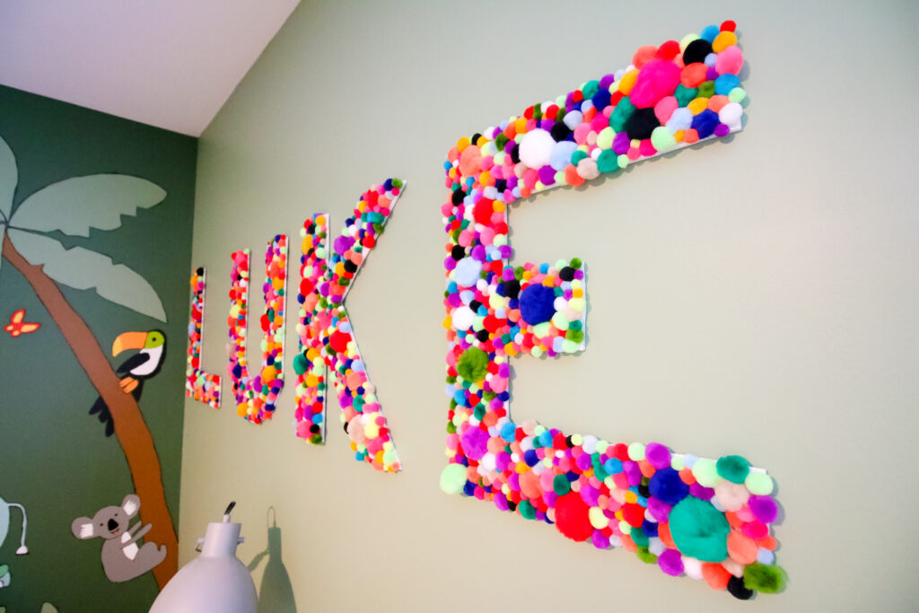 how to make DIY pom pom letters