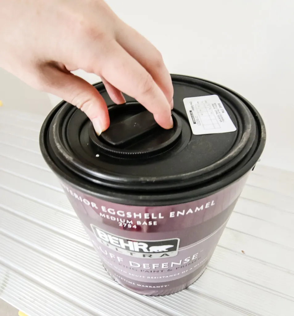 how to unscrew a behr paint can lid
