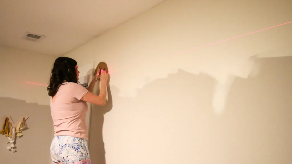 how to paint the base coat of a scallop wall