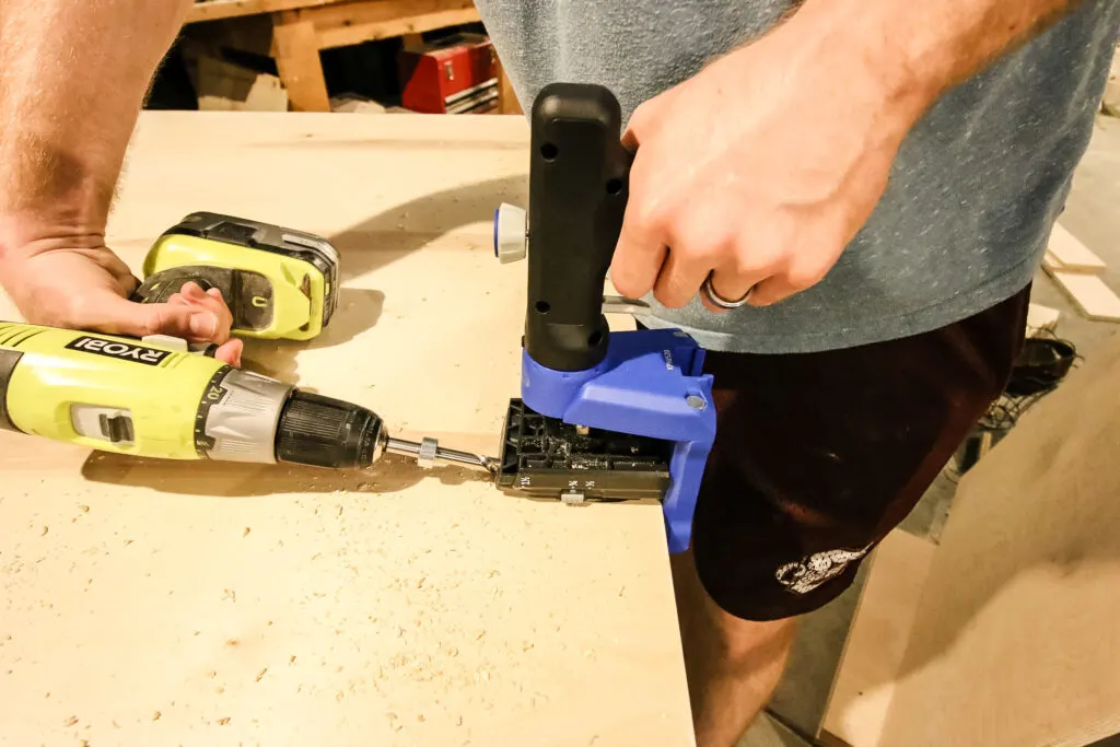 Using Kreg Jig 520 Pro to drill pocket holes in plywood