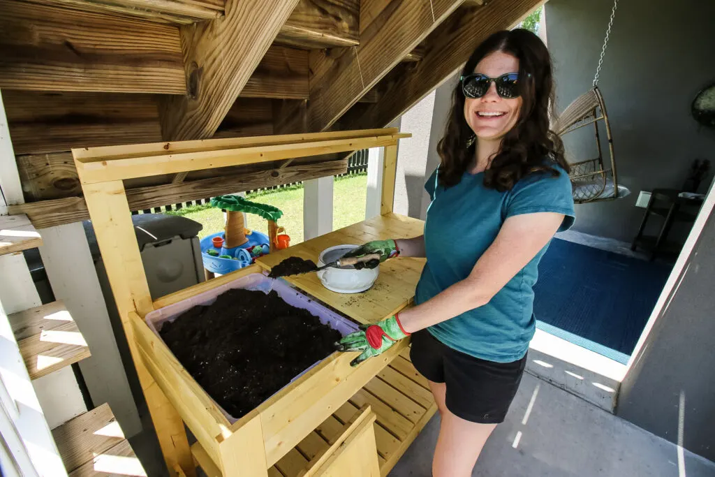 Using potting bench to plant foliage