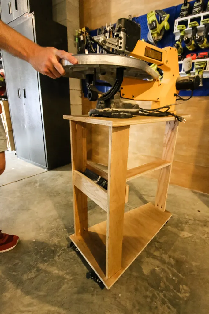 Pushing scroll saw stand with saw