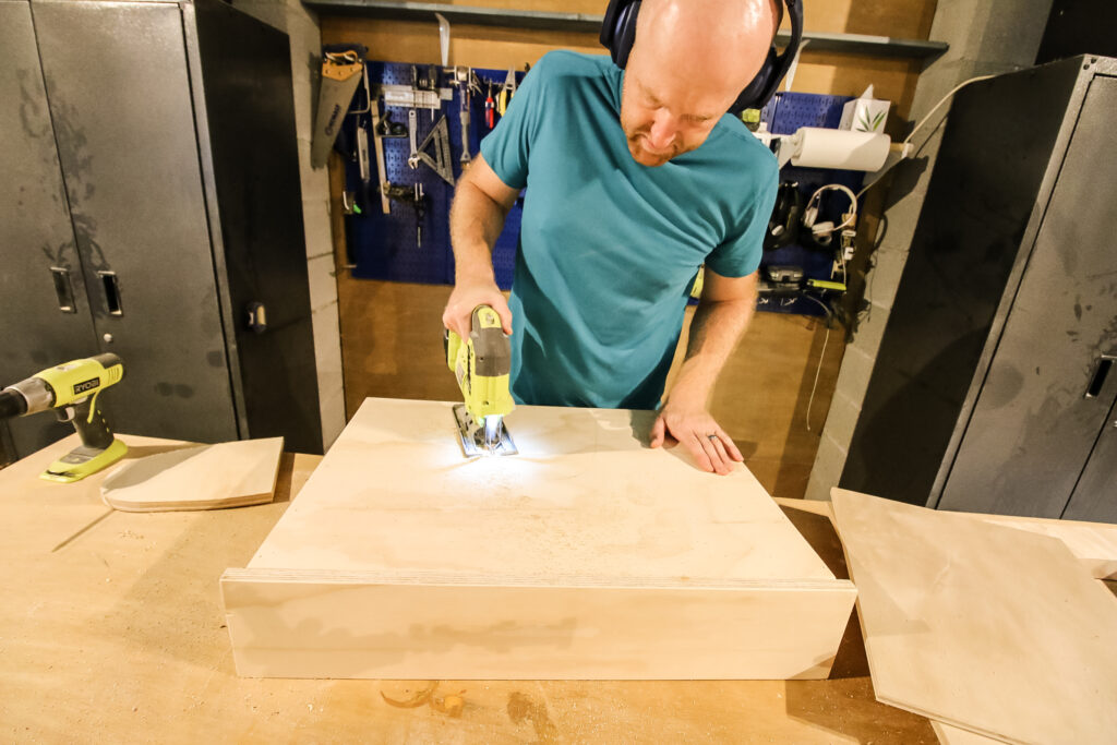 Cutting notch for pedestal in drawers